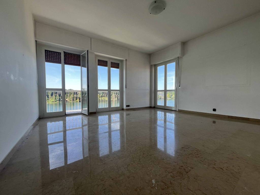 Appartamento a Sesto calende in Viale Italia - Foto 2