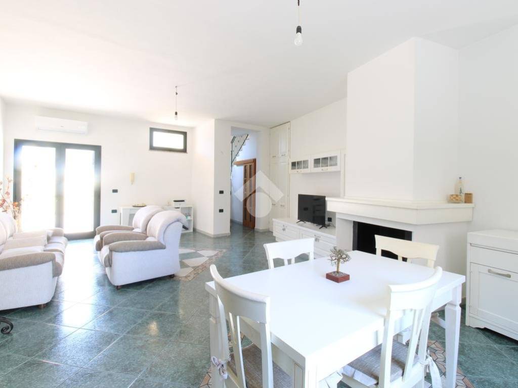 Appartamento a Uta in CASA INDIPENDENTE via santa giusta, 29 - Foto 4