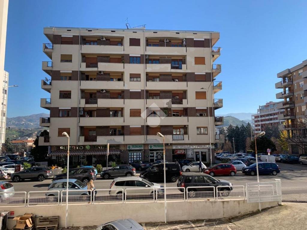 Box / garage a Cosenza in Viale Giovanni e Francesca Falcone, 148 - Foto 2
