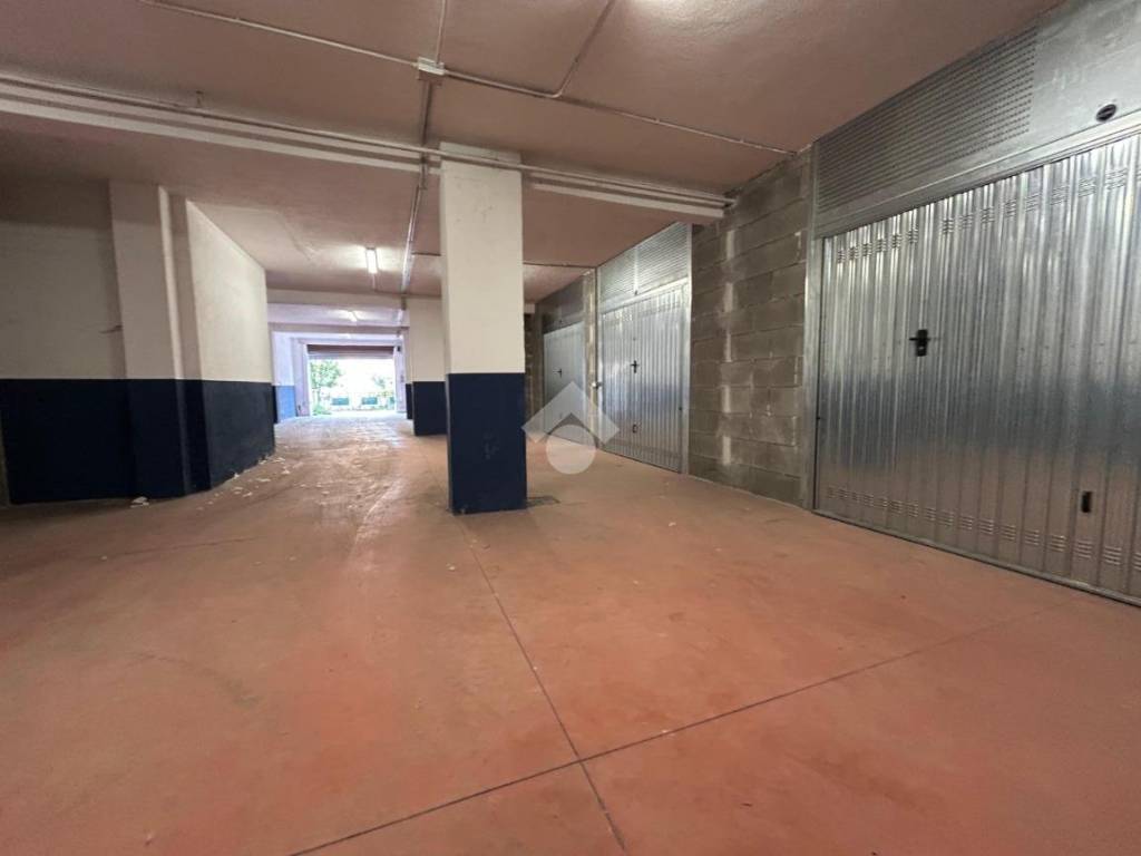 Box / garage a Cosenza in Viale Giovanni e Francesca Falcone, 148 - Foto 5