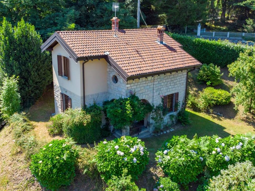 Villa a Gignese in Via Madonna delle Nevi, 14 - Foto 2