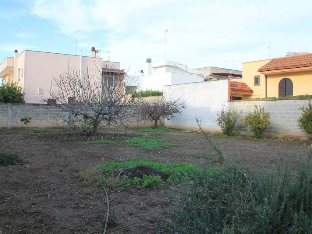 Terreno a Copertino in Via Montegrappa S.N.C. - Foto 2