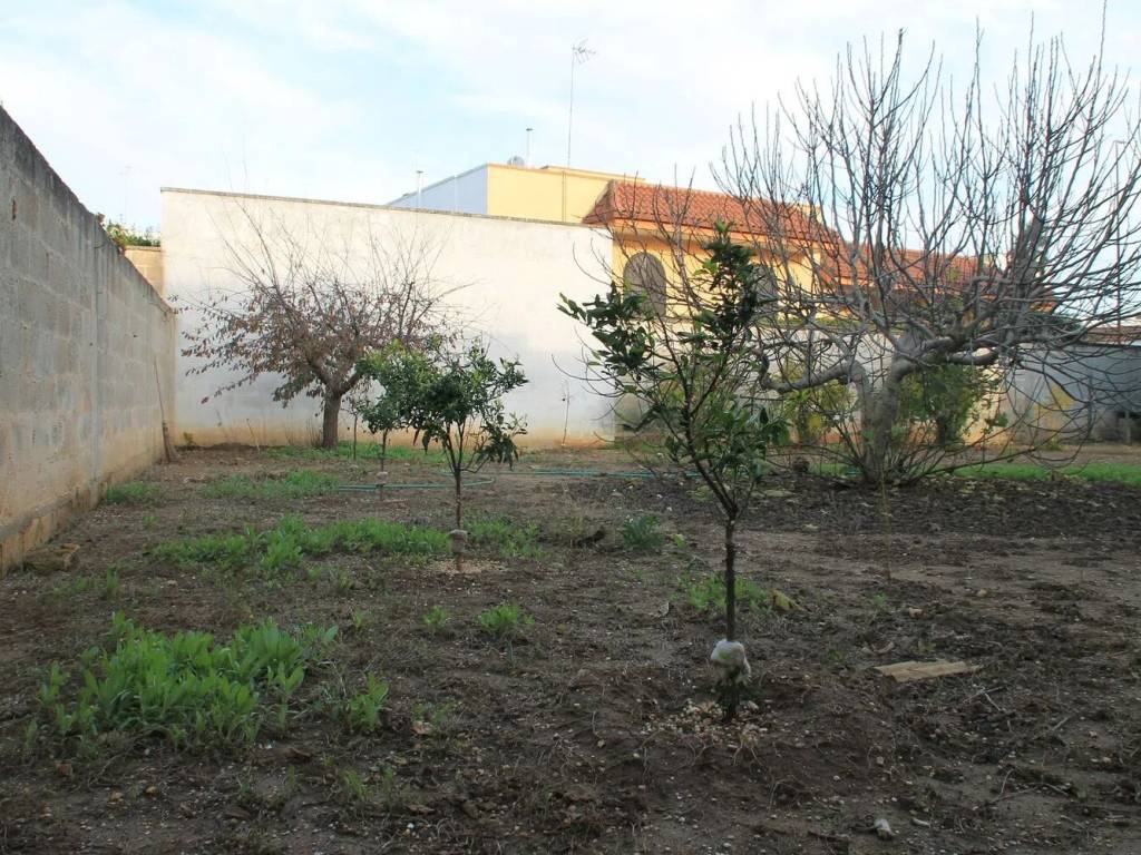 Terreno a Copertino in Via Montegrappa S.N.C. - Foto 5