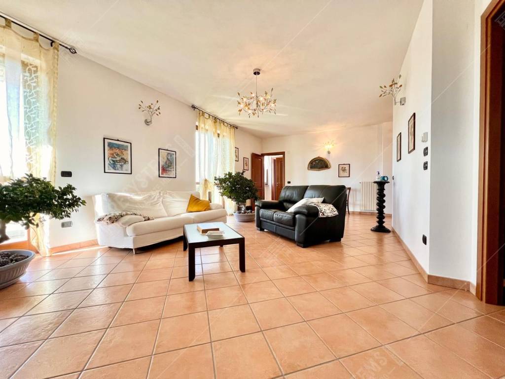 Villa a Moncalvo in Strada Madonnina Sorine Levante - Foto 4