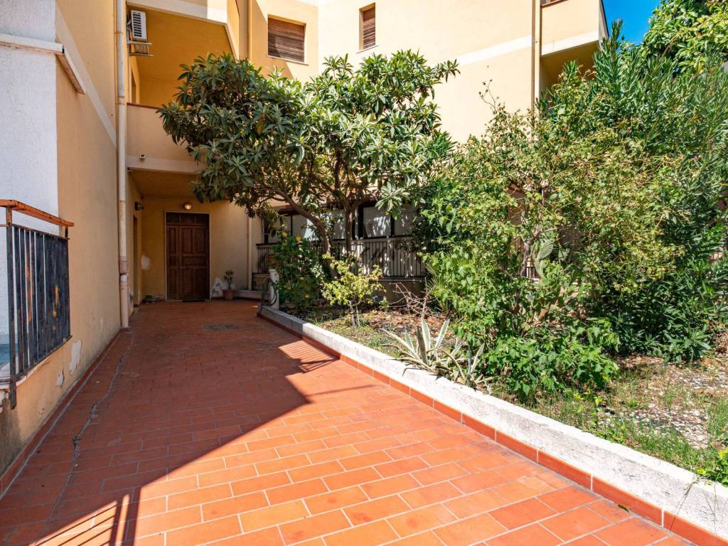 Appartamento a Giardini-naxos in via Larunchi, 38 - Foto 2