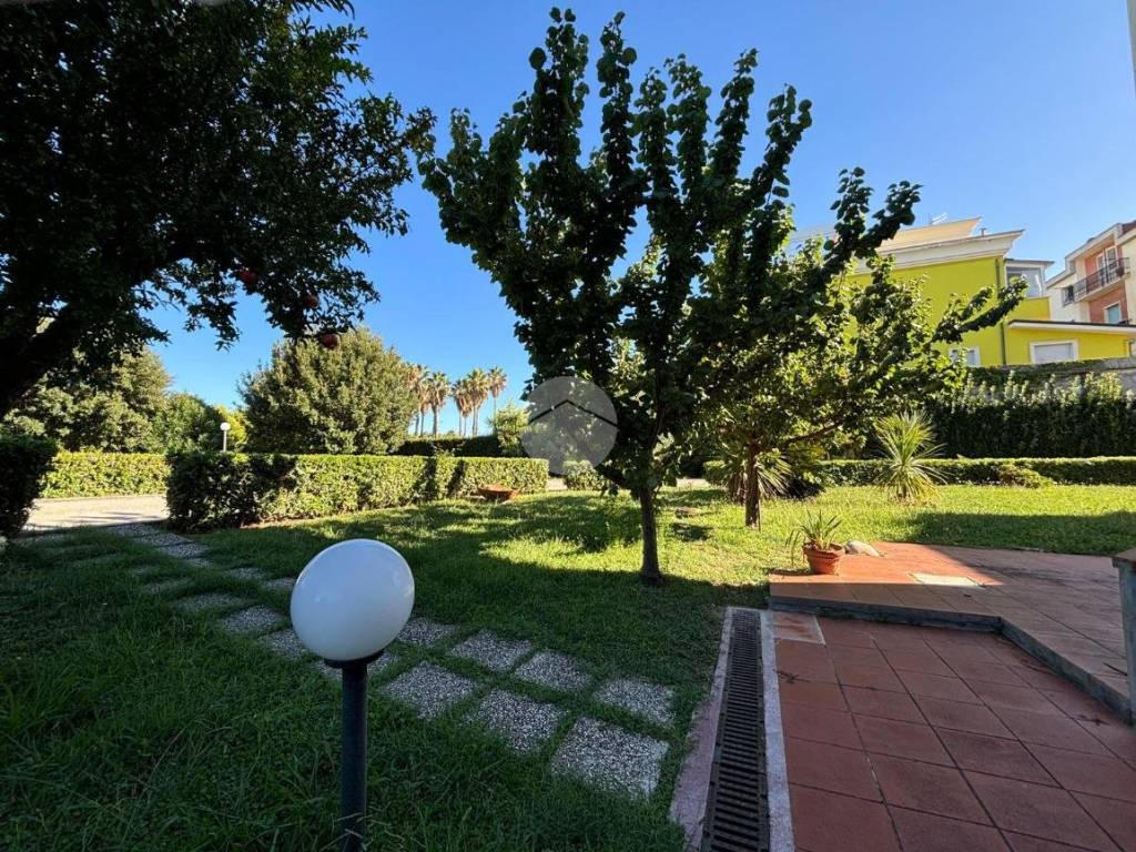 Villa a San benedetto del tronto in Via Morosini, 47 - Foto 3