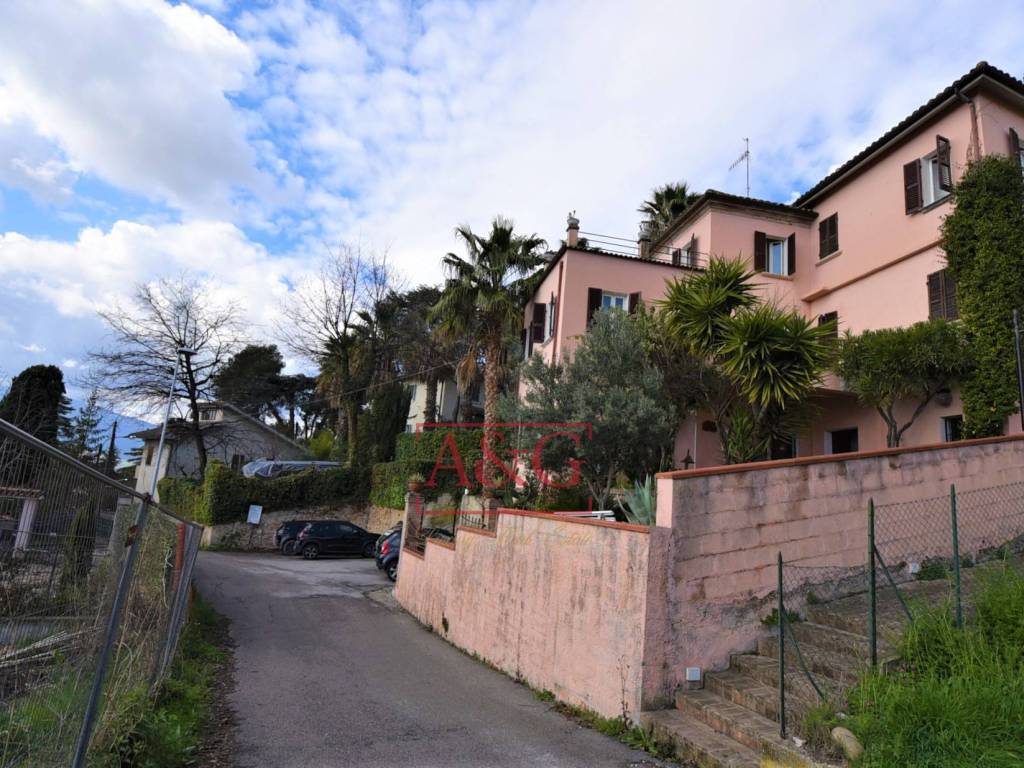 Villa a Colli del tronto in Via Cavour, 3 - Foto 2