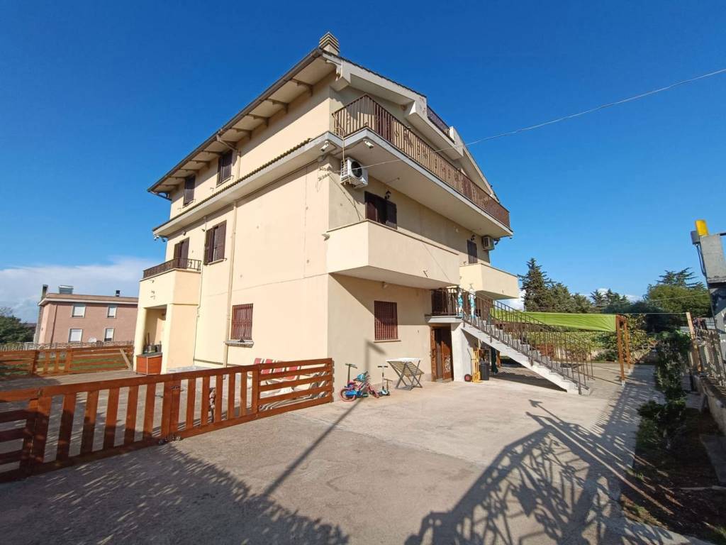 Casa indipendente a Aprilia in via imele, 44 - Foto 3