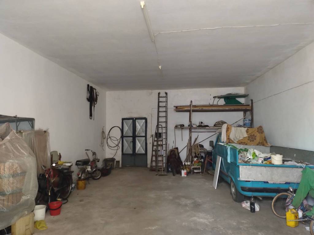 Box / garage a Guagnano in Via Alfonso La Marmora, 10 - Foto 3