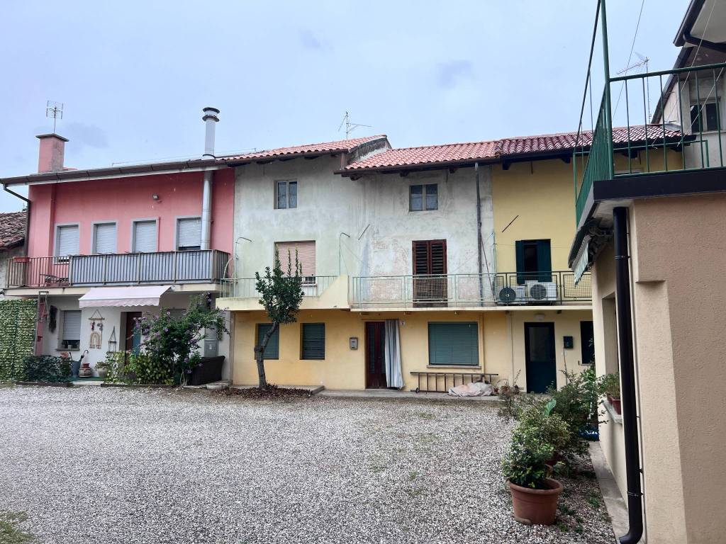 Casa indipendente a Mortegliano in Via Camillo Benso di Cavour, 49 - Foto 3