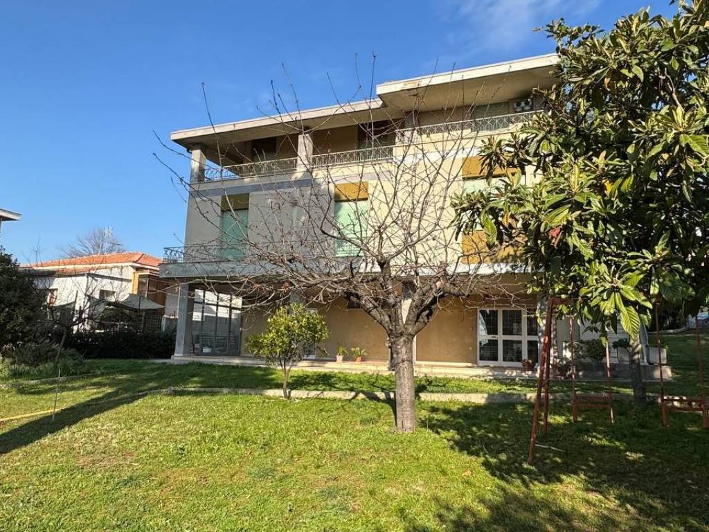 Villa a Nereto in Via Dante Alighieri - Foto 3