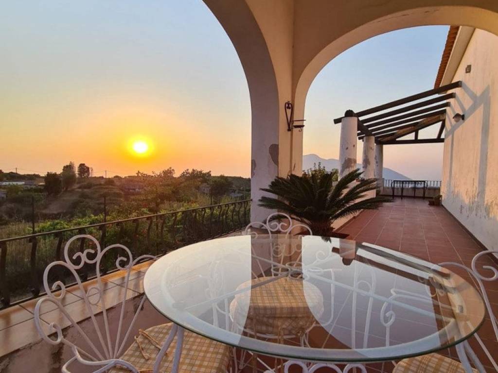 Villa a Lipari in VIA CAOLINO/CONTRADA CASTELLARO, snc - Foto 2