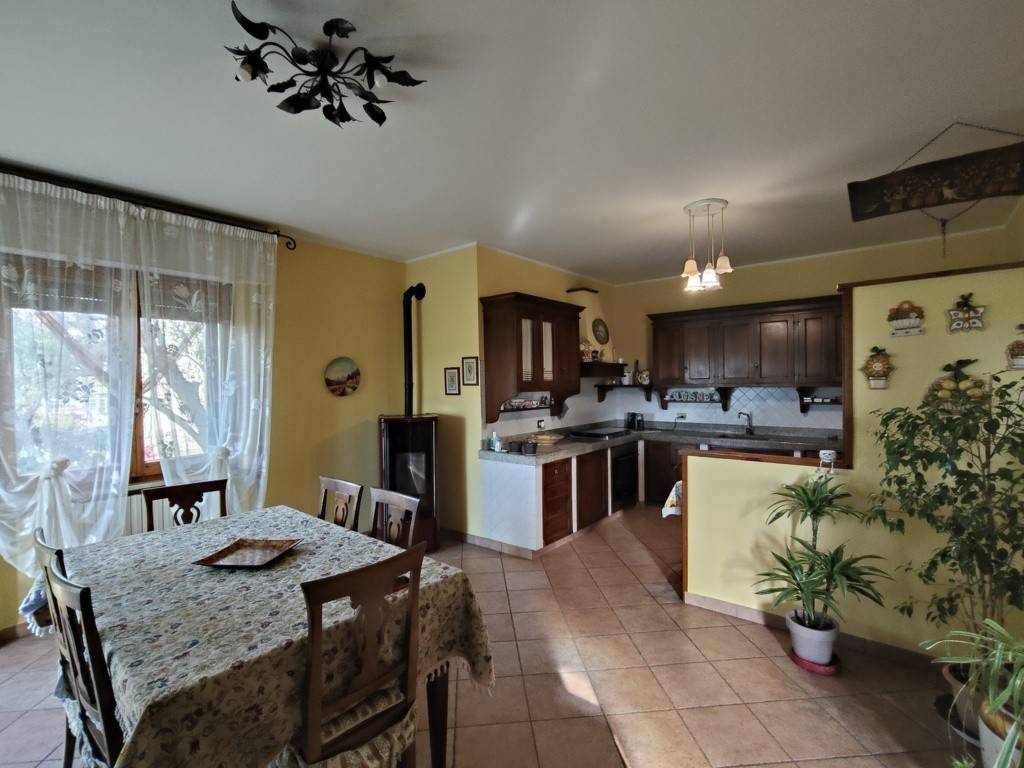 Villa a Castiglione del lago in Via Chiusi - Foto 2