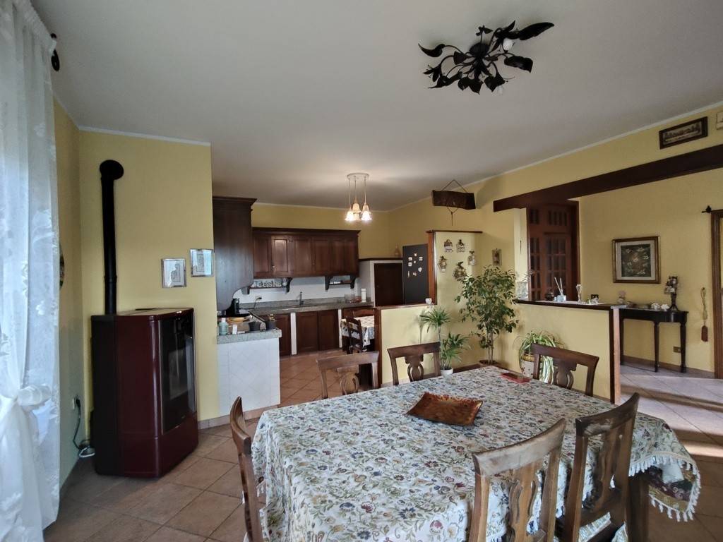 Villa a Castiglione del lago in Via Chiusi - Foto 3