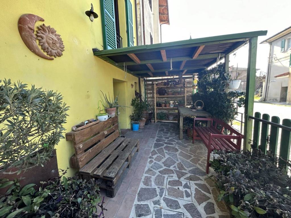 Casa indipendente a Castiglione del lago in Via Francesco Petrarca - Foto 2