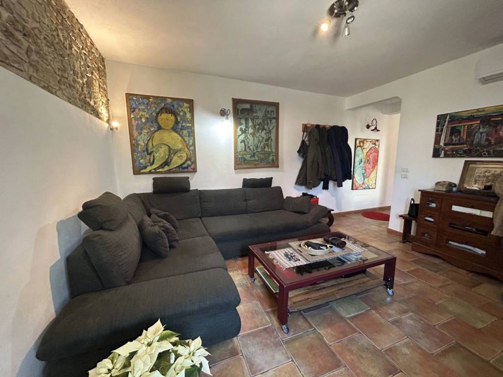Casa indipendente a Castiglione del lago in Via Francesco Petrarca - Foto 5