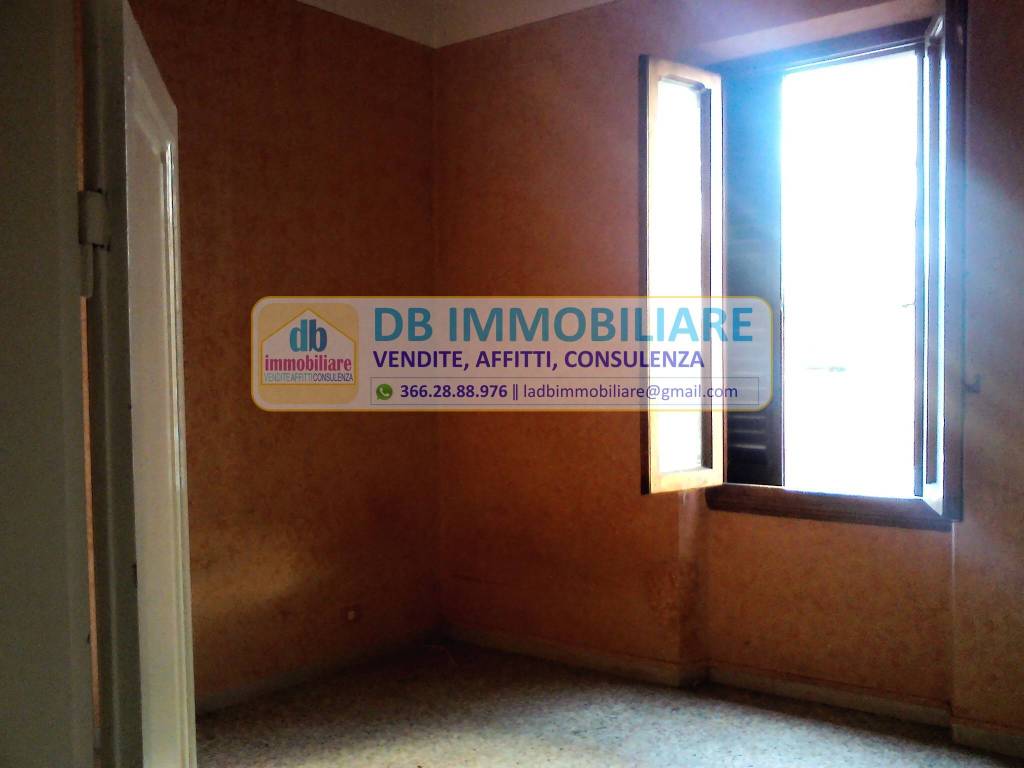Appartamento a Montevarchi in Via Dante Alighieri, 23 - Foto 2