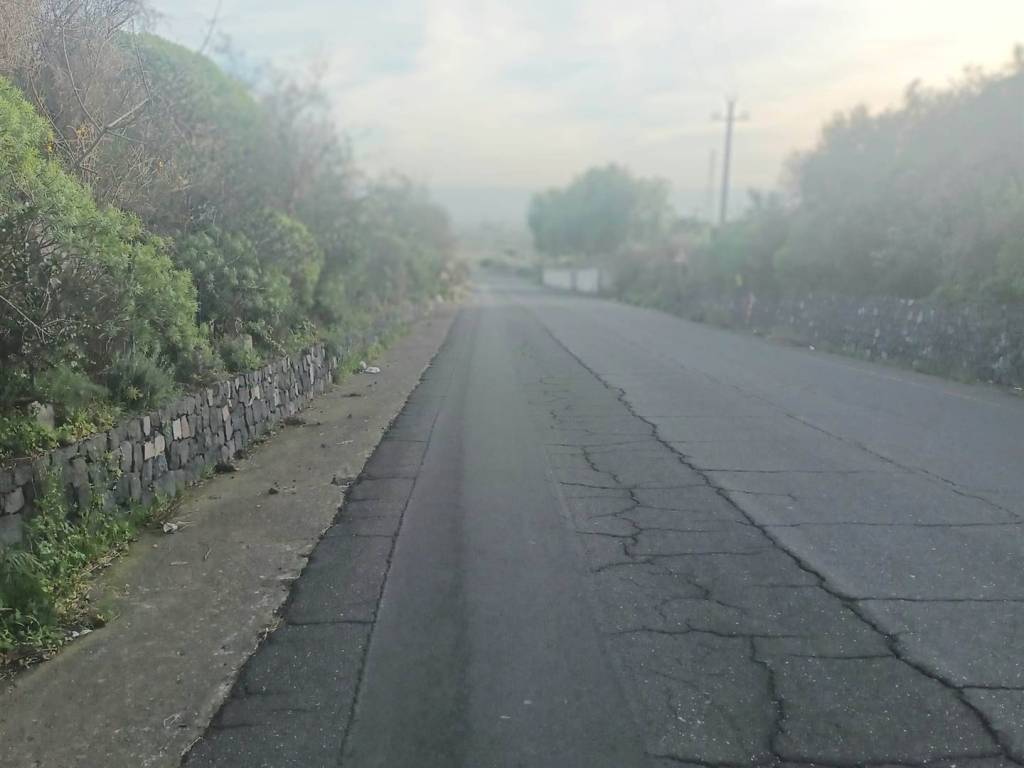 Terreno a Camporotondo etneo in Via San Filippo Neri - Foto 2