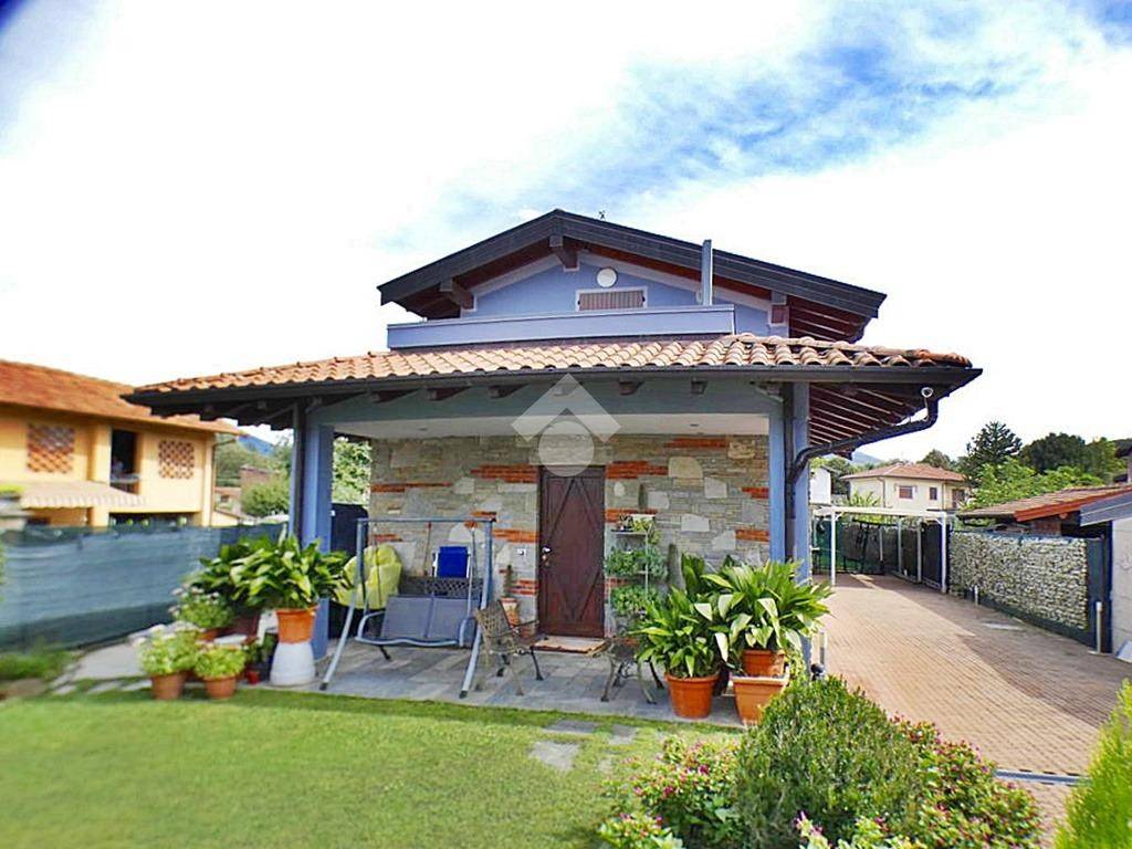 Villa a Sangiano in Via Giuseppe Garibaldi, 2 - Foto 2