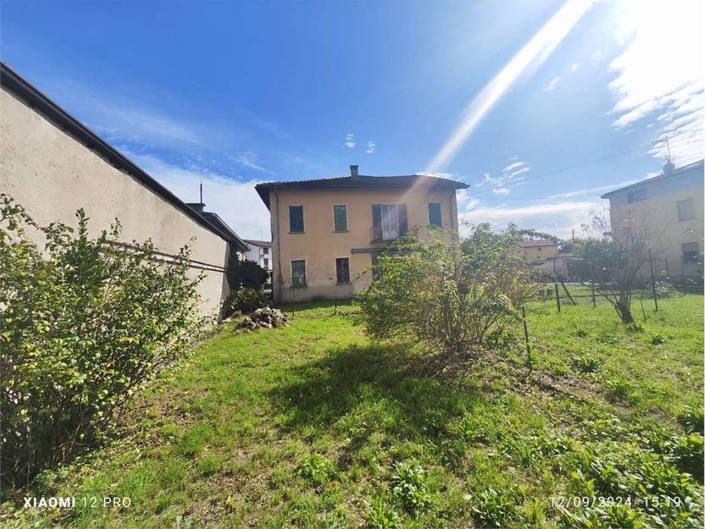 Villa a Molteno in via stazione, 37 - Foto 2