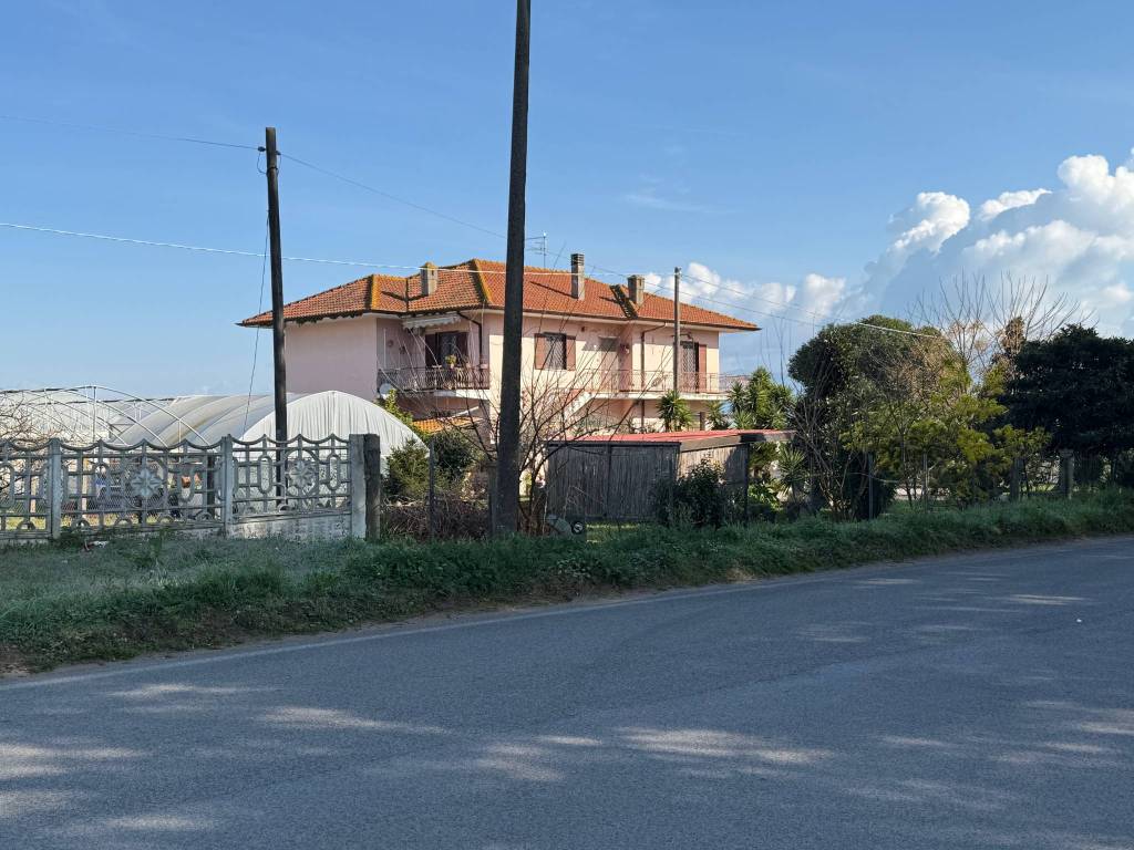 Casa indipendente a Terracina in Strada Migliara 58 - Foto 2