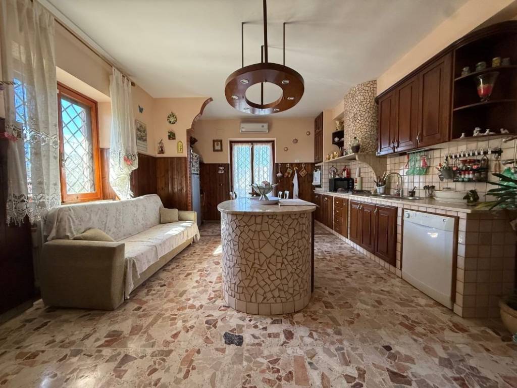 Casa indipendente a Terracina in Strada Migliara 58 - Foto 4