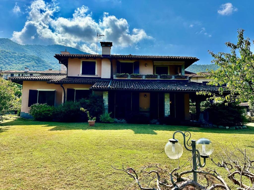 Villa a Orino in Via Nino Bixio - Foto 3