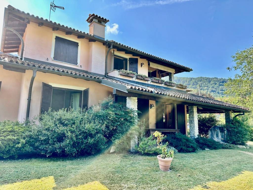 Villa a Orino in Via Nino Bixio - Foto 4