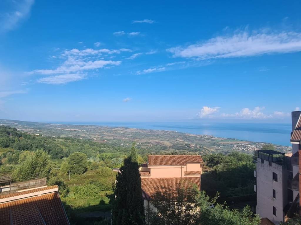 Appartamento a Vibo valentia in Via Giuseppe De Luca, 37 - Foto 2