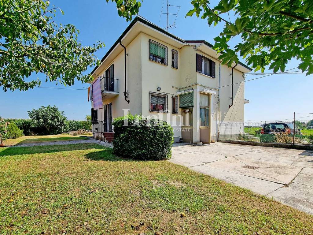 Villa a Casale monferrato in Frazione Popolo Cantone Chiesa - Foto 2