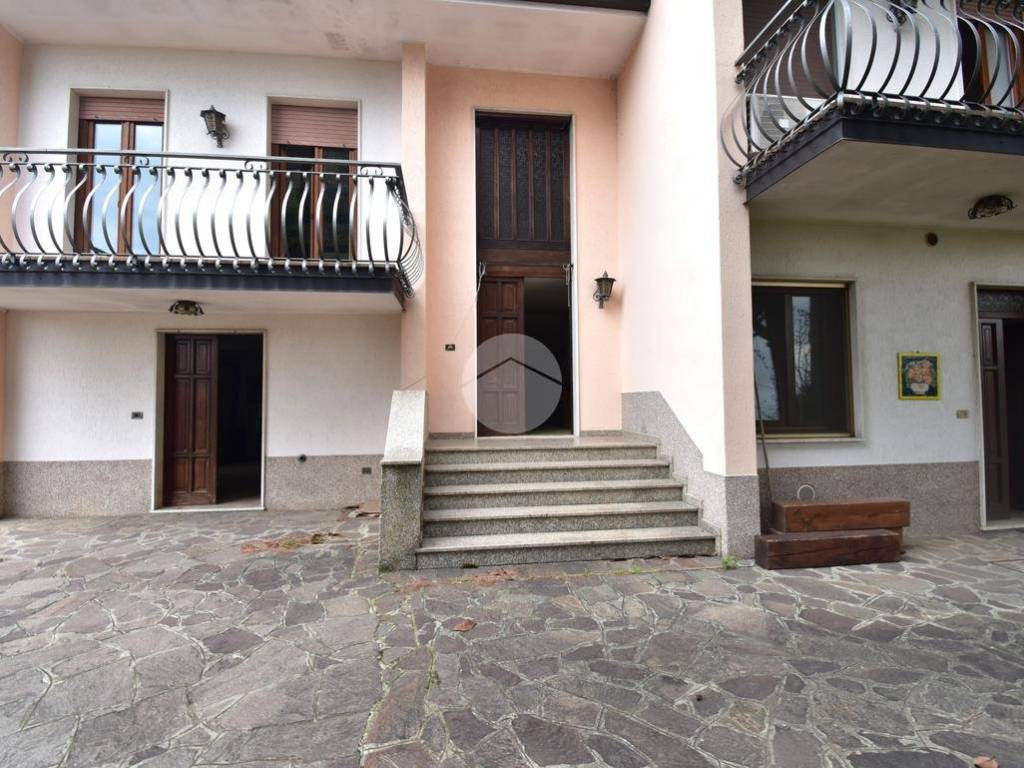 Villa a Castiglione delle stiviere in Via U. Bignotti, 43 - Foto 2