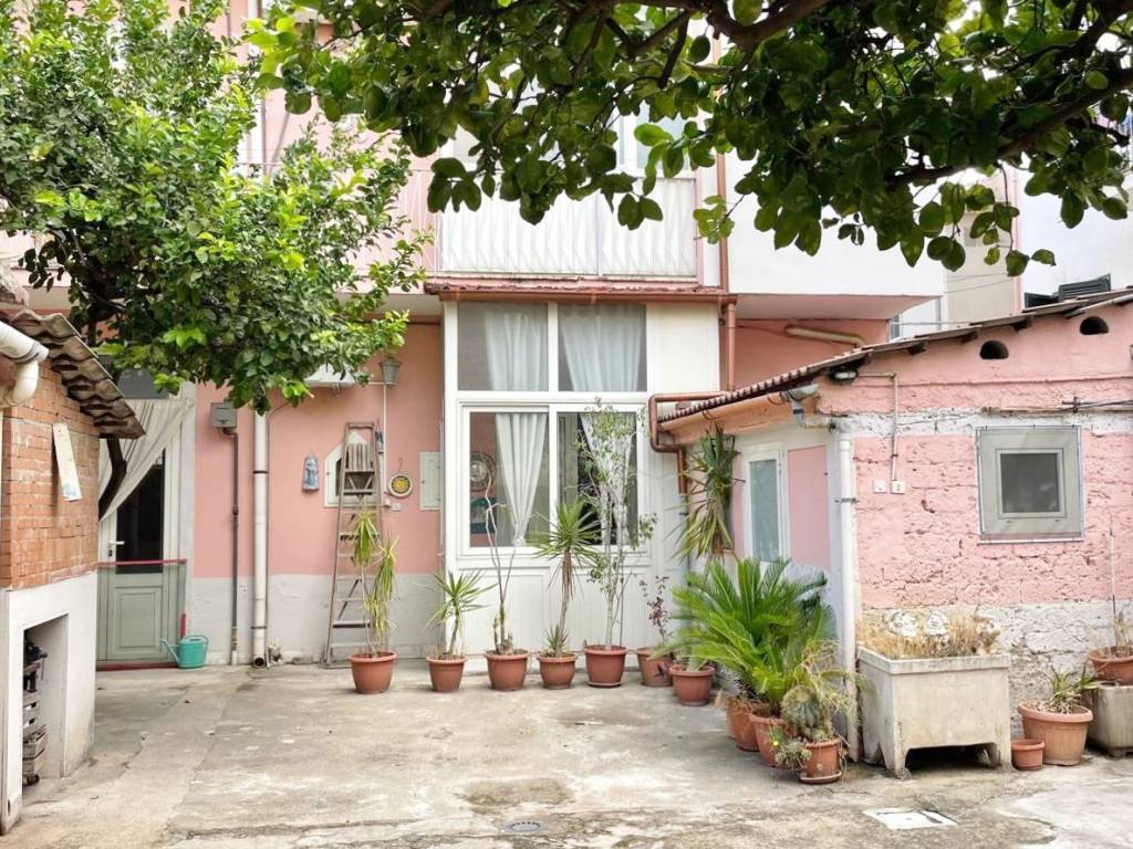 Villa a Maddaloni in Via Salvator Rosa - Foto 2
