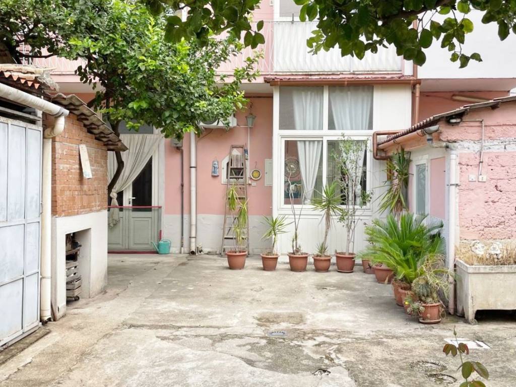 Villa a Maddaloni in Via Salvator Rosa - Foto 5