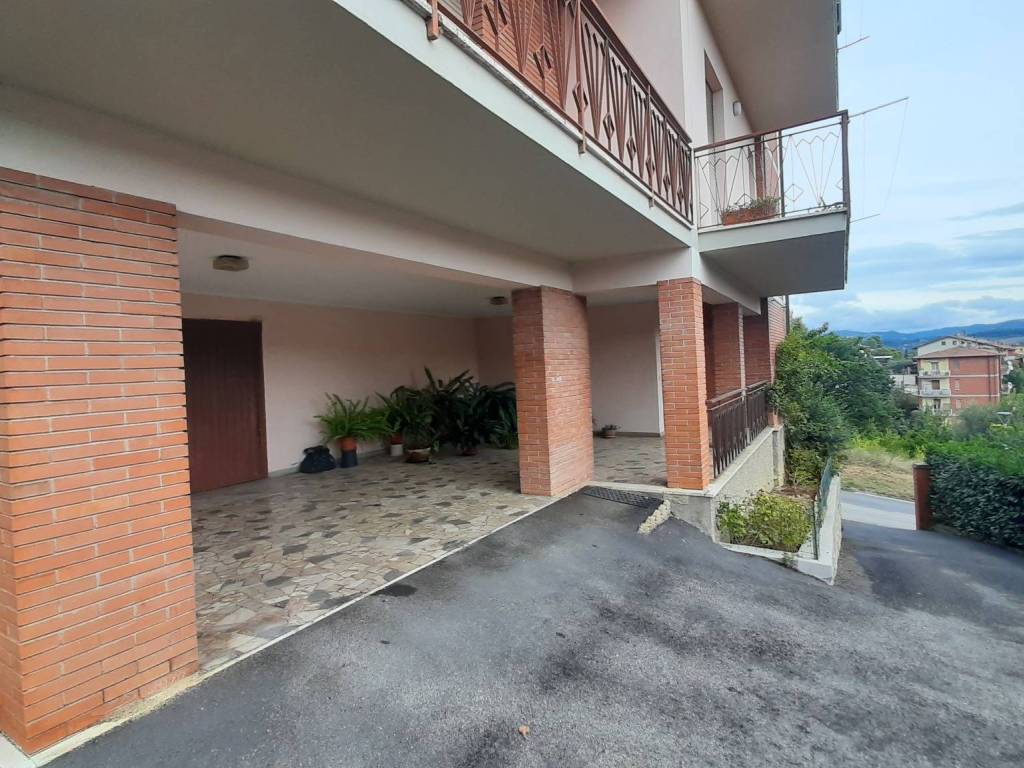 Casa indipendente a Perugia in Strada di San Felicissimo - Foto 2