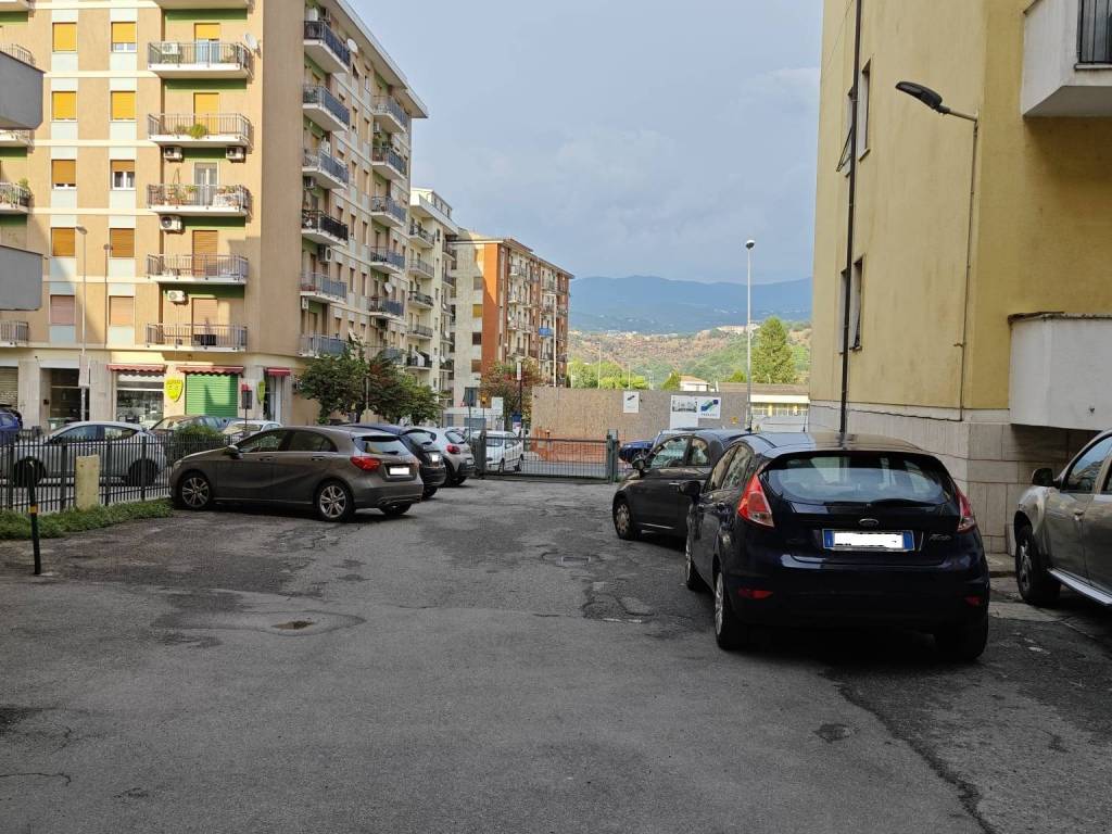 Box / garage a Cosenza in Via 24 Maggio - Foto 4