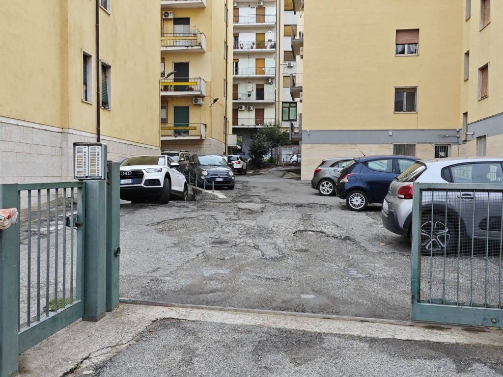 Box / garage a Cosenza in Via 24 Maggio - Foto 5