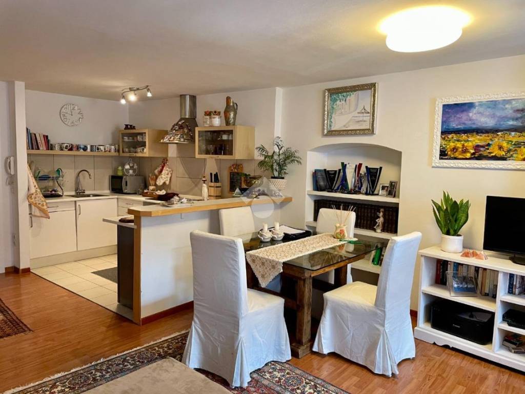 Appartamento a Nago-torbole in Piazza Fratelli Bronzetti, 31 - Foto 4