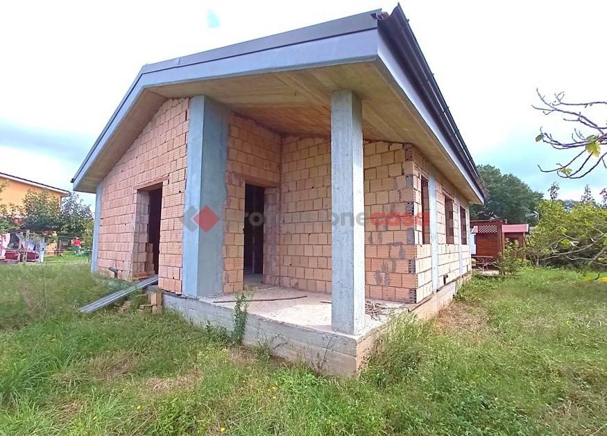 Villa a Aprilia in Via delle Dalie, 13 - Foto 2