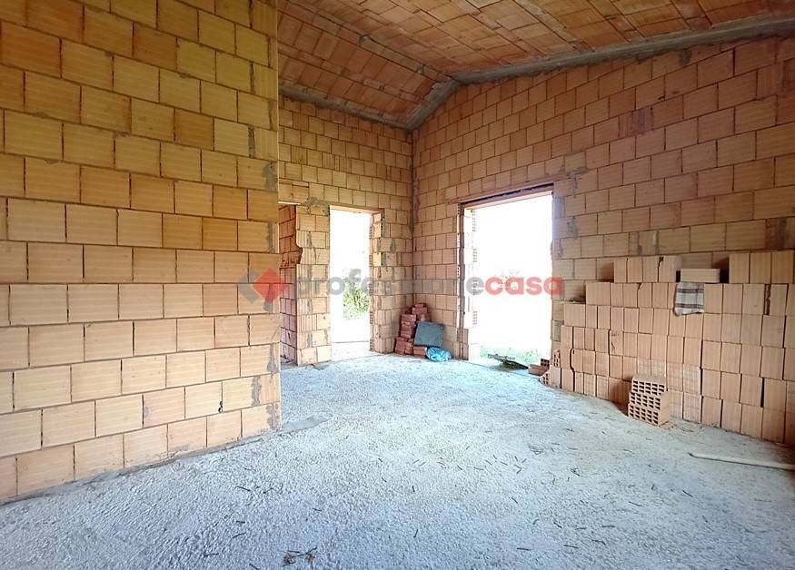 Villa a Aprilia in Via delle Dalie, 13 - Foto 3