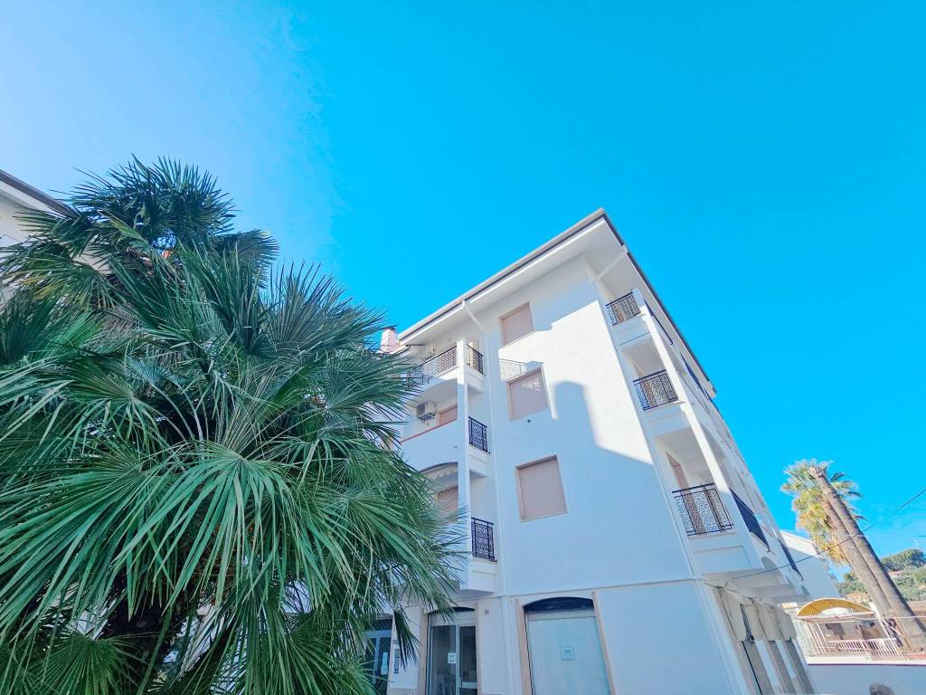 Appartamento a San bartolomeo al mare in via martiri della liberta - Foto 2