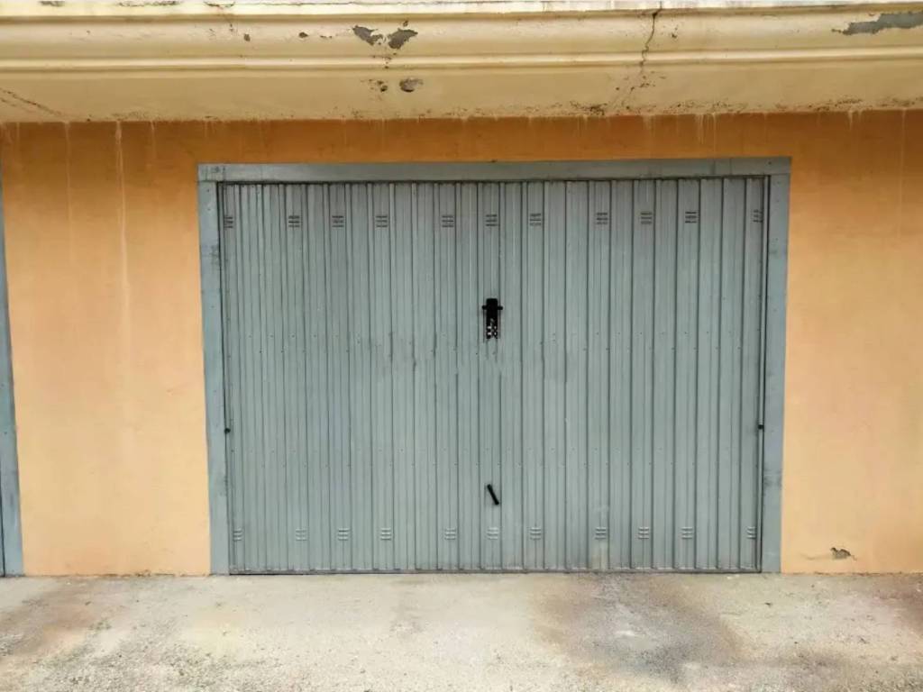 Box / garage a Teramo in Via Monti della Laga - Foto 2