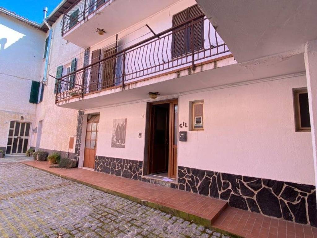 Casa indipendente a Roccavignale in Via Roma - Foto 2