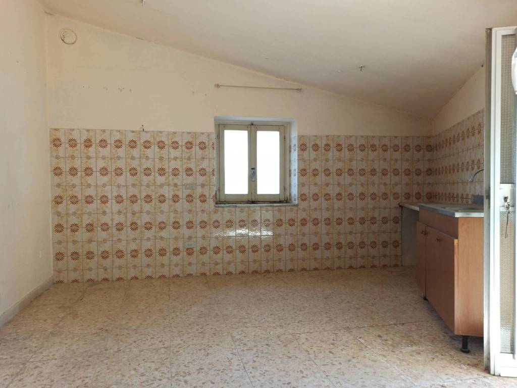 Casa indipendente a Pesche in via Guglielmo Marconi, 21 - Foto 2