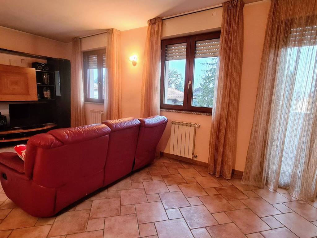 Appartamento a Gorla minore in Via M. D'Azeglio 9 - Foto 2