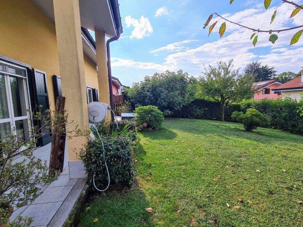 Villa a Azzate in Via P. Mascagni 18 - Foto 2