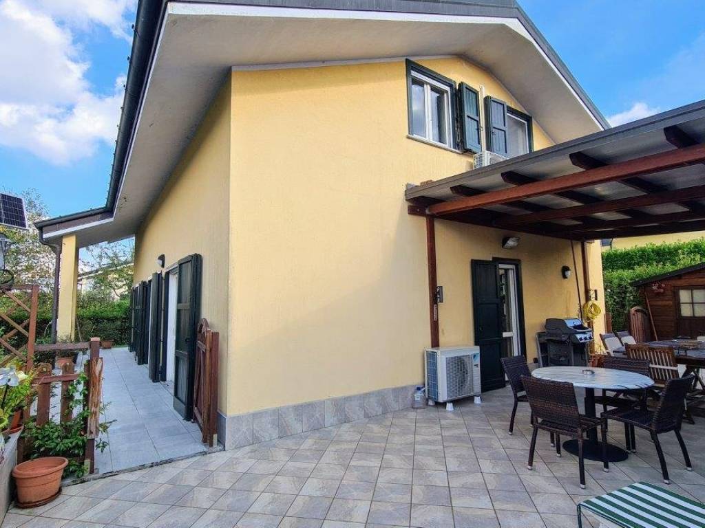 Villa a Azzate in Via P. Mascagni 18 - Foto 3