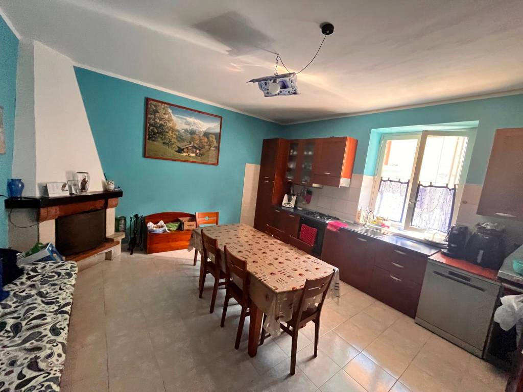 Casa indipendente a Pietradefusi in Via Roma - Foto 2