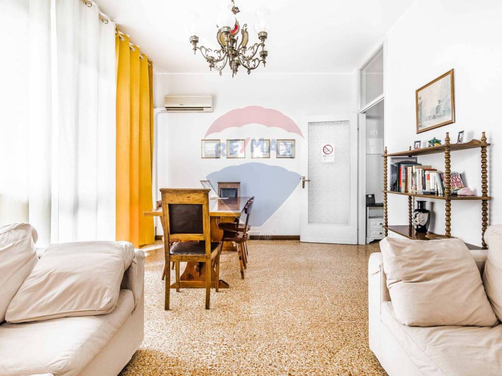 Appartamento a Cardano al campo in Via Generale Antonio Cantore, 17 - Foto 4