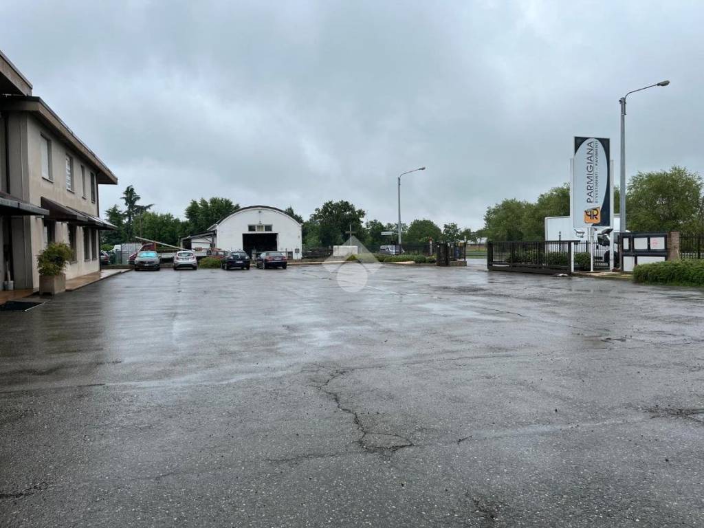 Immobile a Parma in Str. Langhirano, 321 - Foto 2