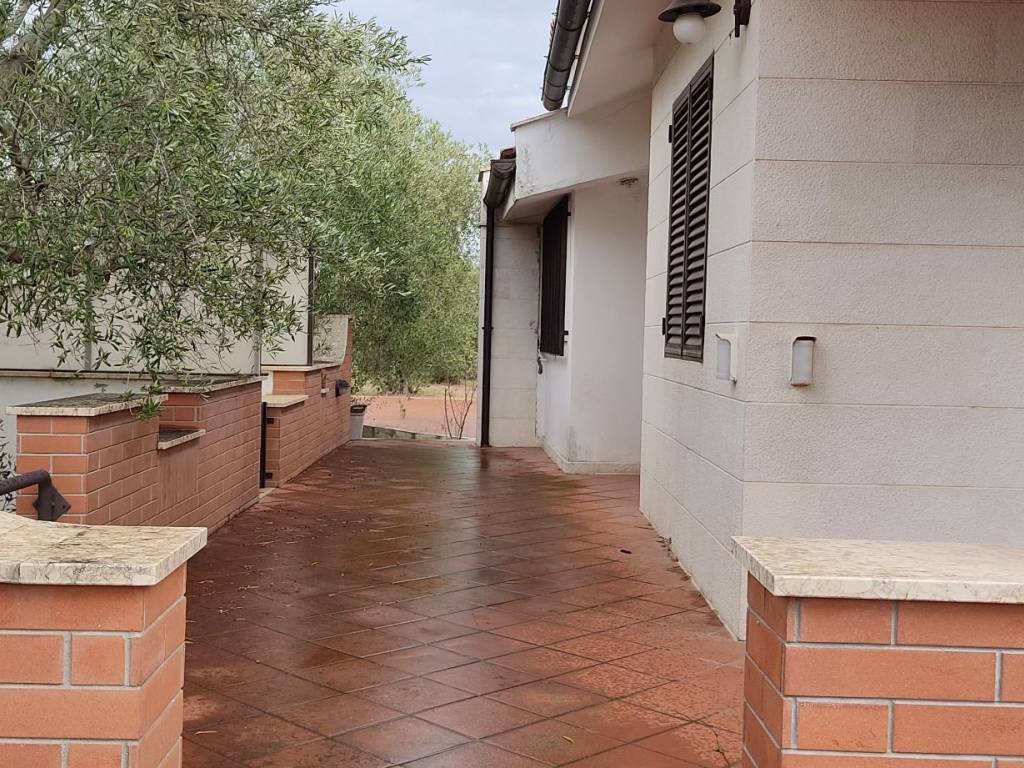 Villa a Trani in Strada Vicinale Prima Santa Lucia - Foto 3